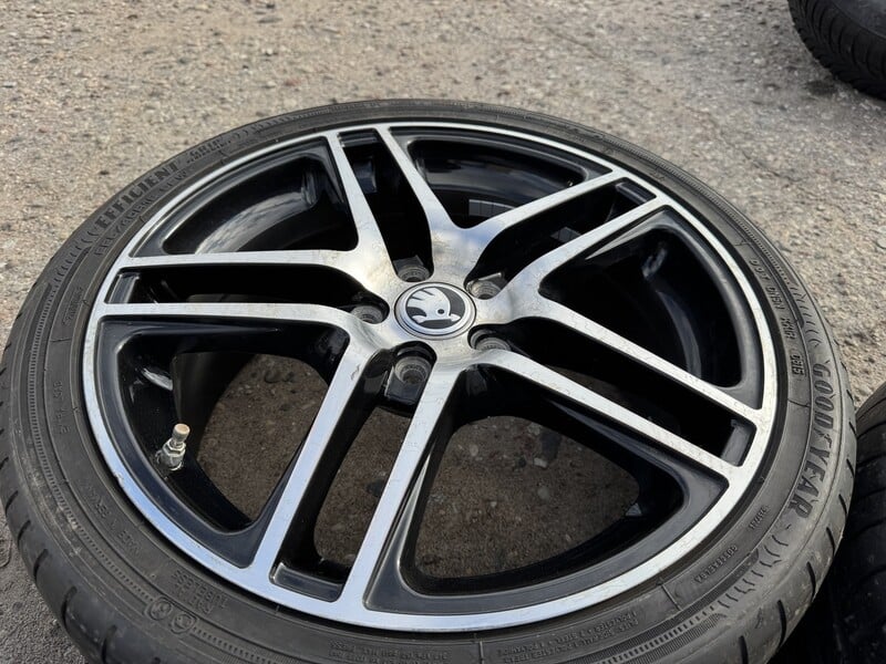 Photo 5 - Skoda Siunciam 8j ET60 light alloy R18 rims