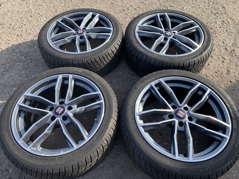 Seat Siunciam, 8.5J ET45 light alloy R19 rims