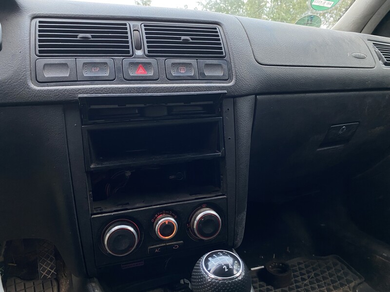 Photo 8 - Volkswagen Golf TDI 2005 y