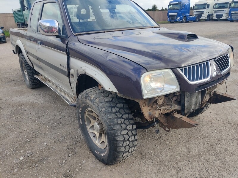 Mitsubishi L200 2005 y parts