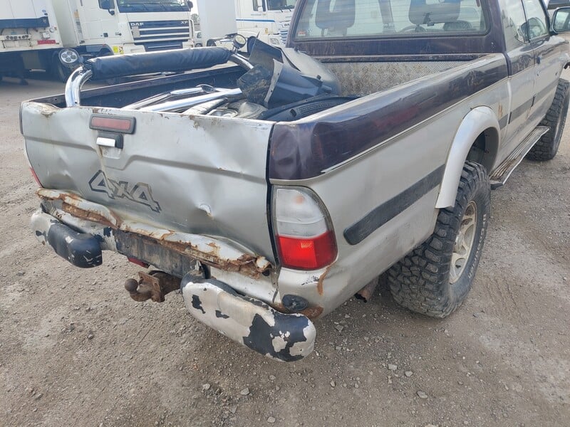 Photo 4 - Mitsubishi L200 2005 y parts