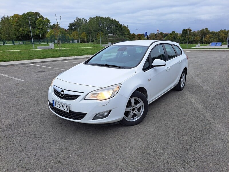 Opel Astra 2011 г Универсал