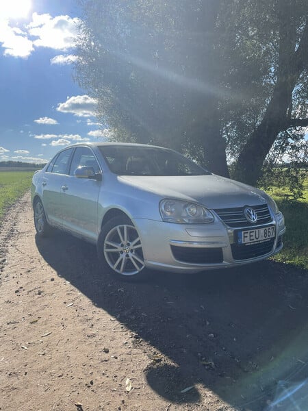 Volkswagen Jetta V 2005 y