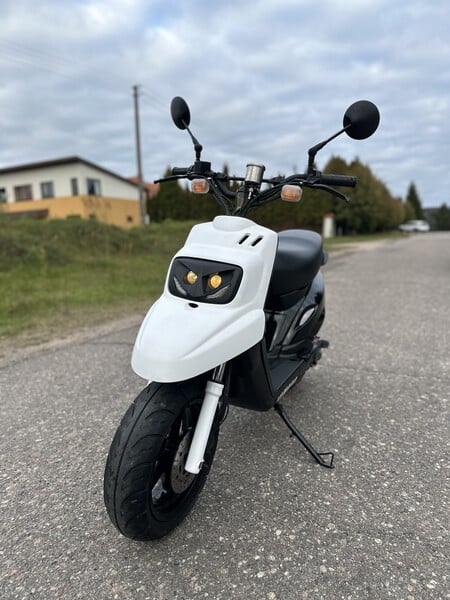 Yamaha Booster 2017 y Scooter / moped