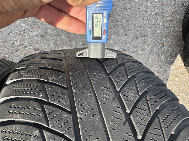 Фотография 8 - Bridgestone SIunciam, 3-4mm 2019 R17 зимние шины для автомобилей