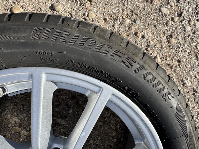 Фотография 9 - Bridgestone SIunciam, 3-4mm 2019 R17 зимние шины для автомобилей