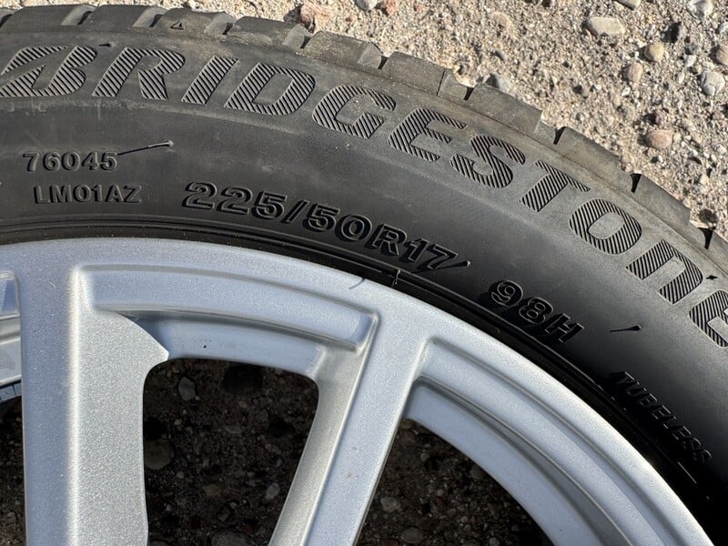 Фотография 12 - Bridgestone SIunciam, 3-4mm 2019 R17 зимние шины для автомобилей