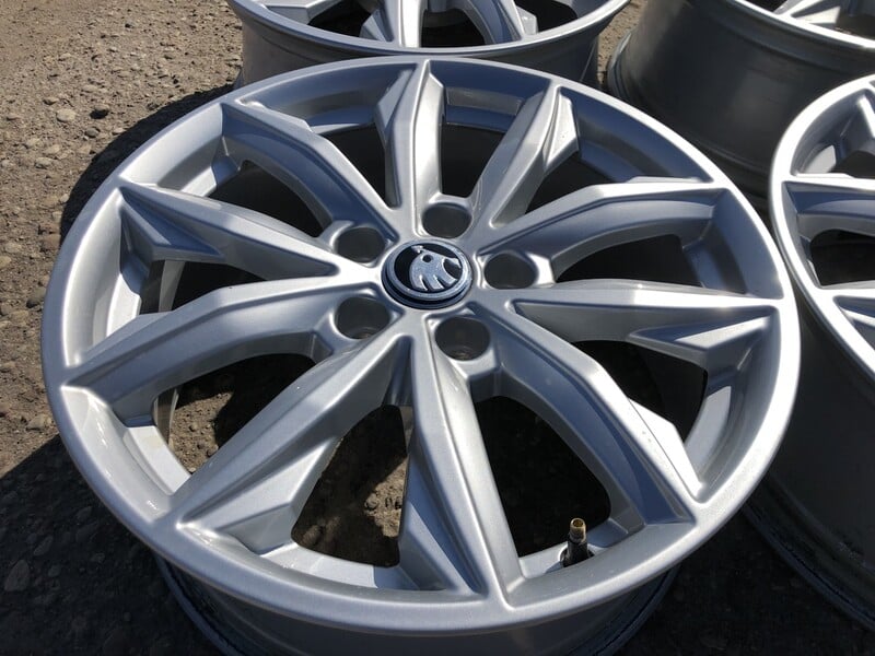 Photo 2 - Skoda Siunciam, 7J ET34 light alloy R17 rims