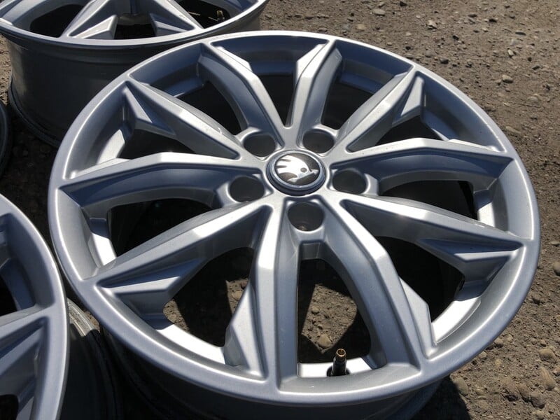 Photo 3 - Skoda Siunciam, 7J ET34 light alloy R17 rims