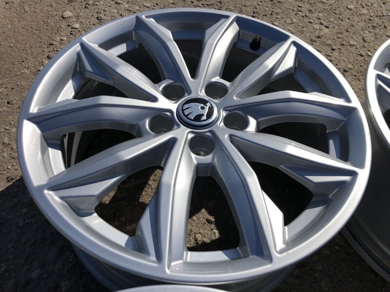 Photo 5 - Skoda Siunciam, 7J ET34 light alloy R17 rims