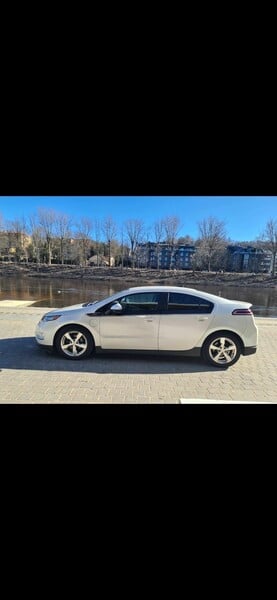 Фотография 4 - Chevrolet Volt 2013 г Хэтчбек