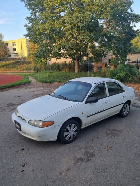 Ford Escort 2002 m Hečbekas