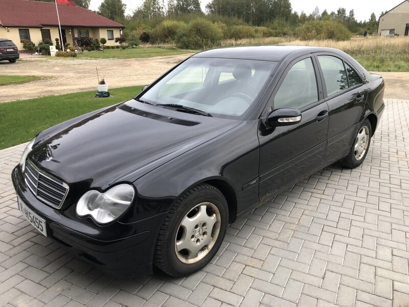 Mercedes-Benz C 200 2003 г Седан