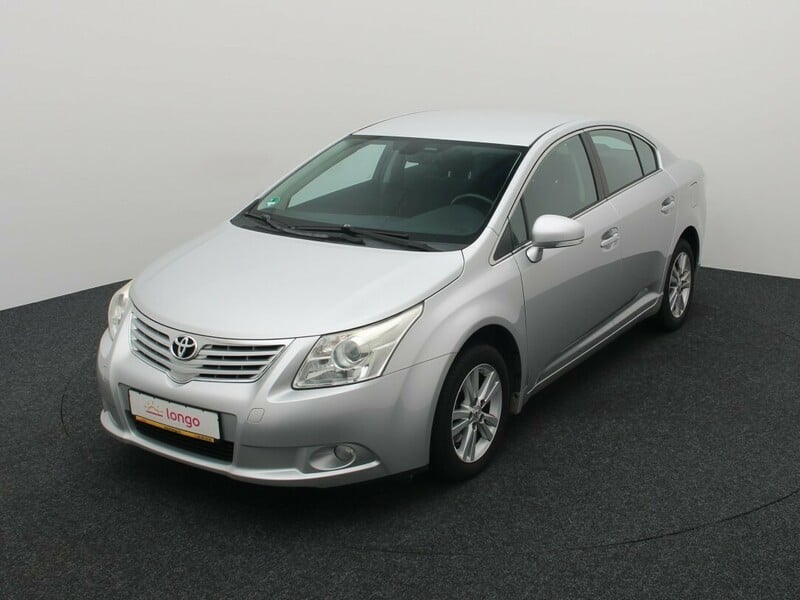 Toyota Avensis 2011 y Sedan