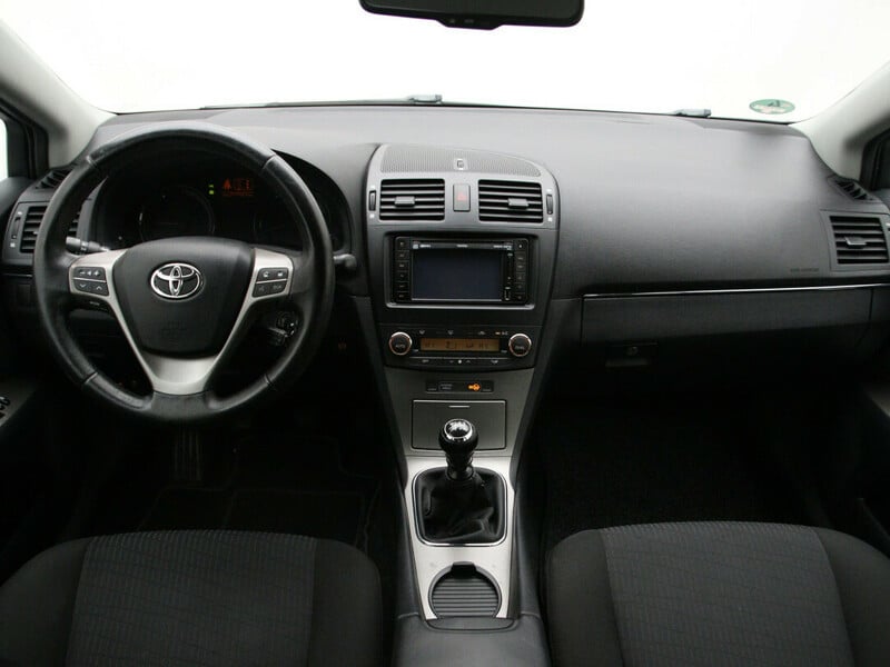 Photo 2 - Toyota Avensis 2011 y Sedan