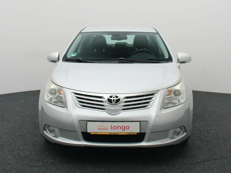 Photo 3 - Toyota Avensis 2011 y Sedan