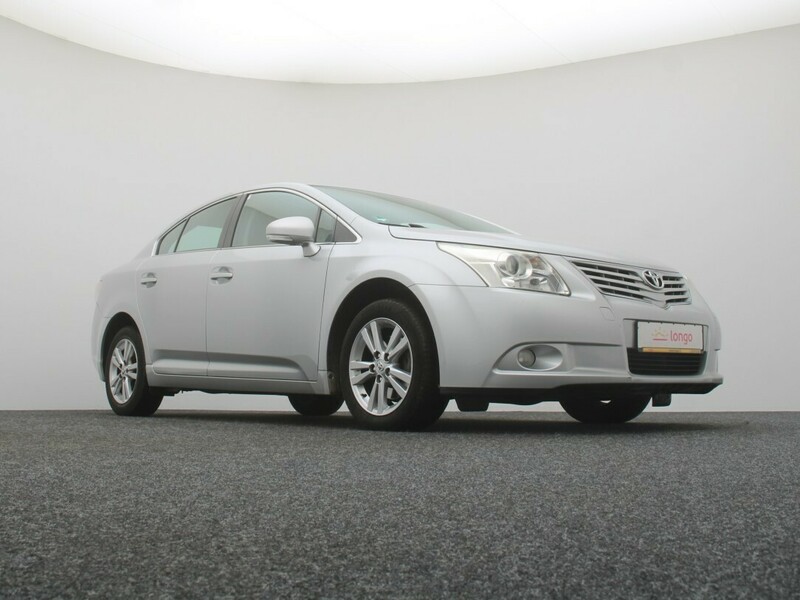 Photo 11 - Toyota Avensis 2011 y Sedan