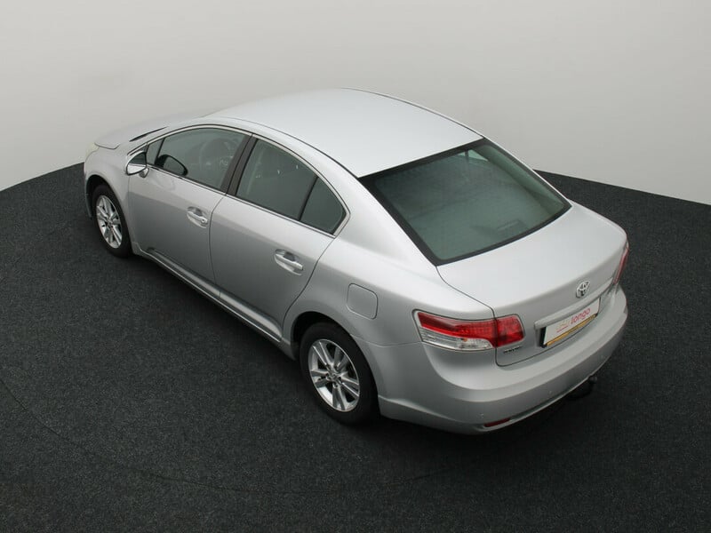 Photo 12 - Toyota Avensis 2011 y Sedan