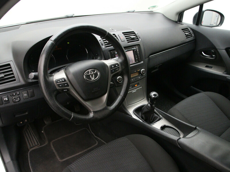 Photo 16 - Toyota Avensis 2011 y Sedan