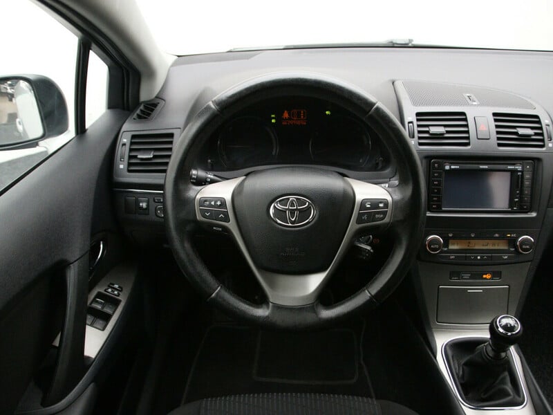 Photo 17 - Toyota Avensis 2011 y Sedan