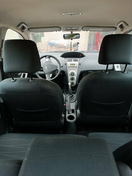 Photo 5 - Toyota Yaris 2008 y Hatchback