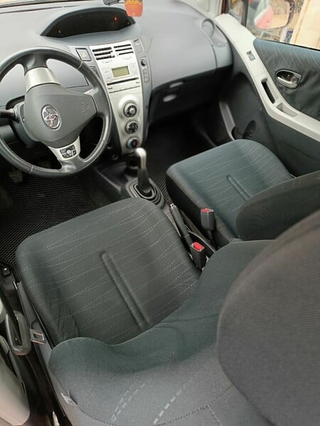 Photo 6 - Toyota Yaris 2008 y Hatchback