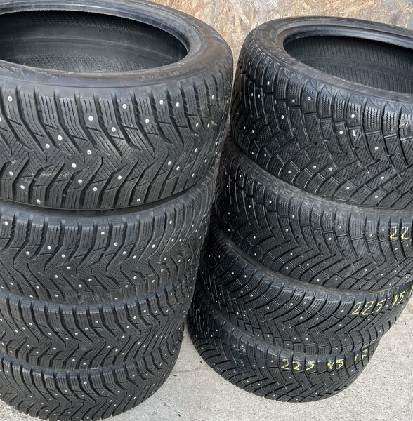 Kumho DYGLIUOTOS R17 žieminės padangos lengviesiems