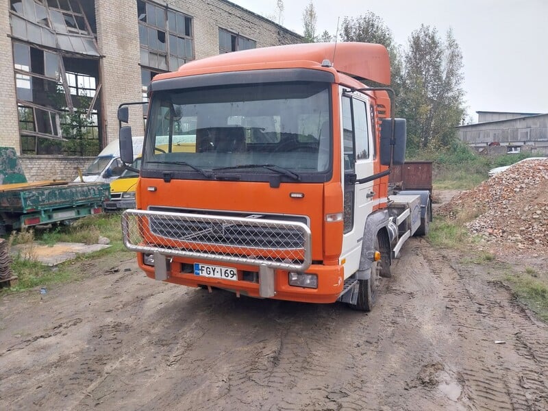 Photo 1 - Volvo FL612 2000 y Dump truck with crane