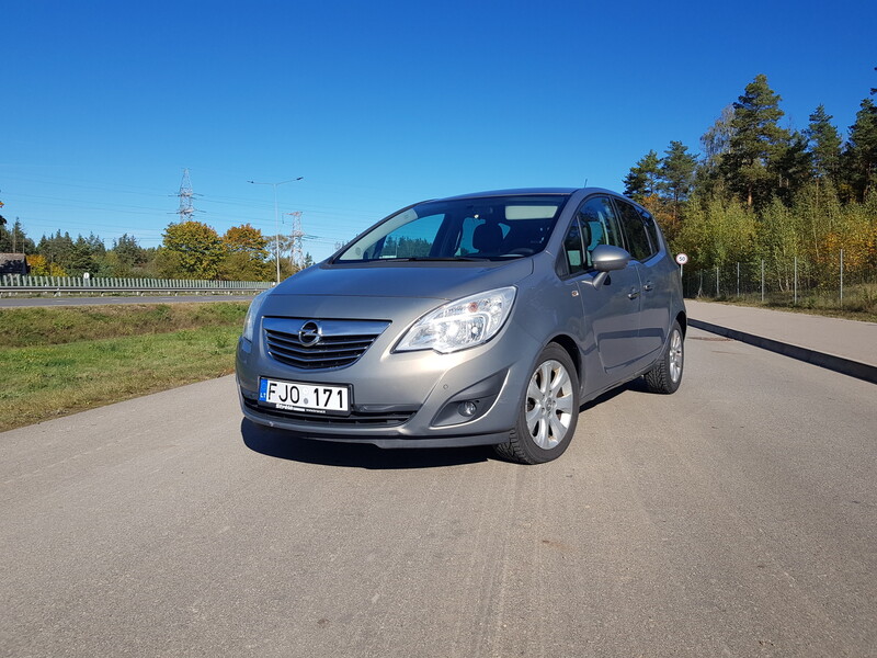 Opel Meriva 2011 г Хэтчбек