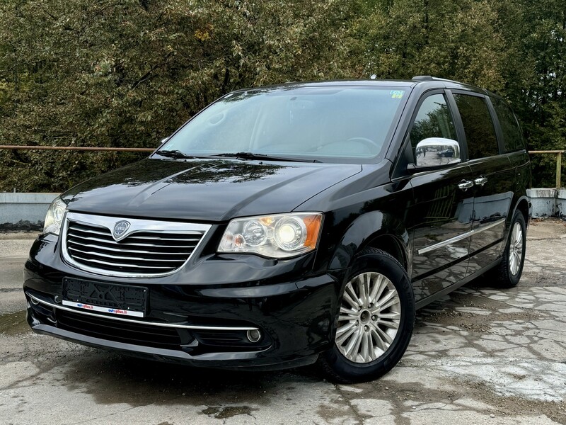 Lancia Voyager 2012 г Универсал