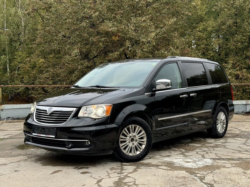 Photo 13 - Lancia Voyager 2012 y Wagon