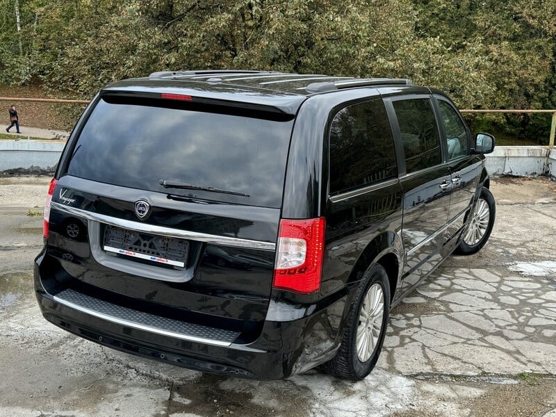 Photo 15 - Lancia Voyager 2012 y Wagon