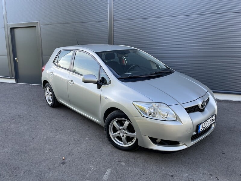 Toyota Auris 2008 y Hatchback