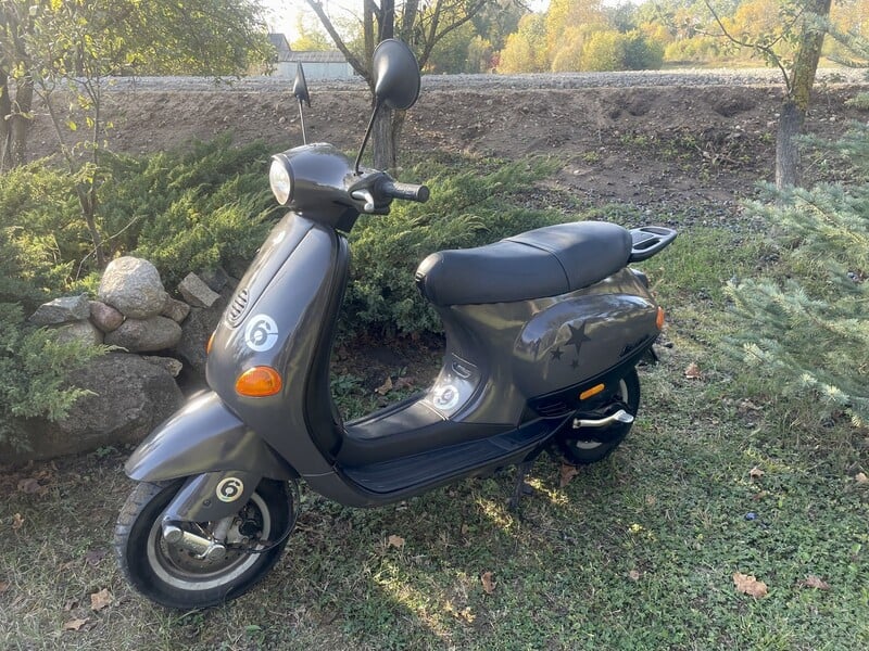 Photo 3 - Piaggio Vespa 2003 y Scooter / moped