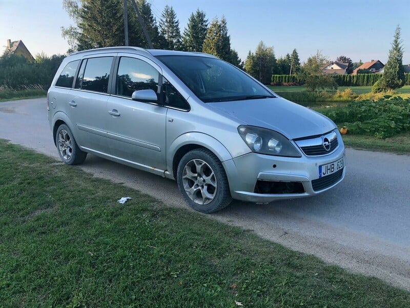 Opel Zafira B 2007 y