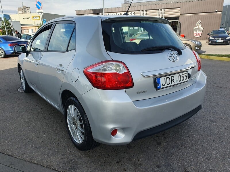 Toyota Auris 2010 y Hatchback