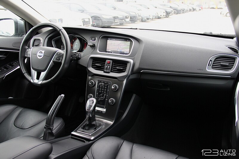 Фотография 15 - Volvo V40 2013 г Хэтчбек