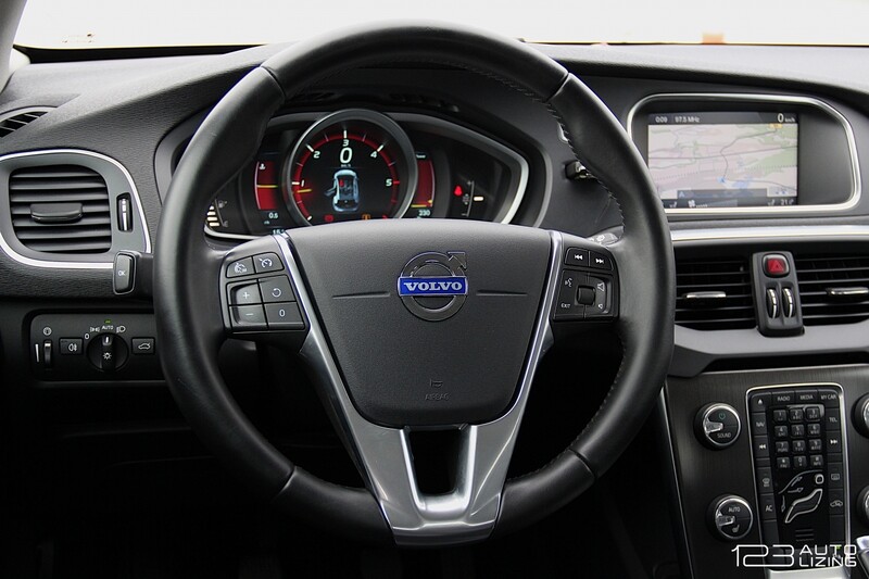 Фотография 17 - Volvo V40 2013 г Хэтчбек