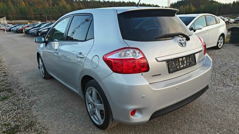 Photo 2 - Toyota Auris 2011 y Hatchback