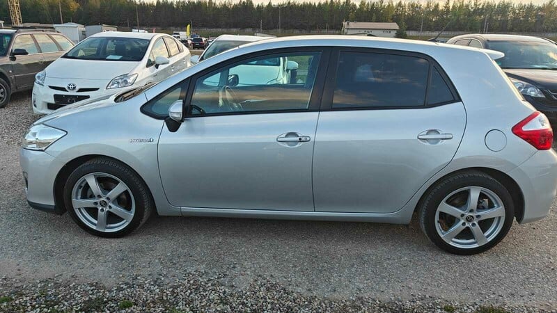 Photo 3 - Toyota Auris 2011 y Hatchback