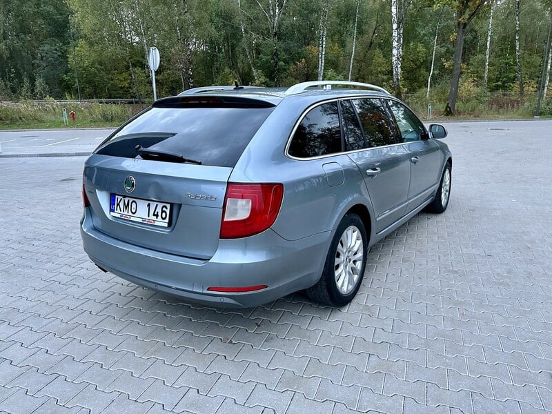 Photo 3 - Skoda Superb 2010 y Wagon