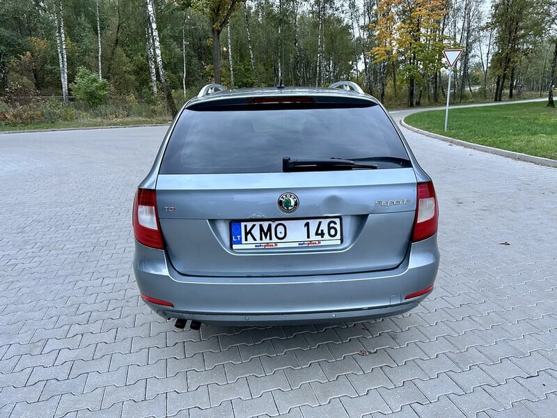 Photo 4 - Skoda Superb 2010 y Wagon