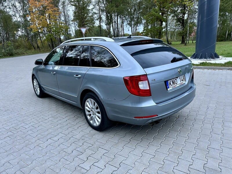 Photo 5 - Skoda Superb 2010 y Wagon