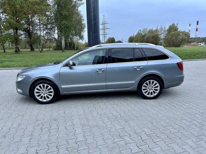 Photo 6 - Skoda Superb 2010 y Wagon