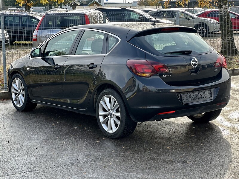 Фотография 6 - Opel Astra 2010 г Хэтчбек