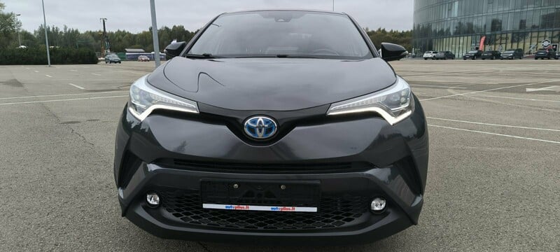 Фотография 2 - Toyota C-HR 2017 г Внедорожник / Кроссовер