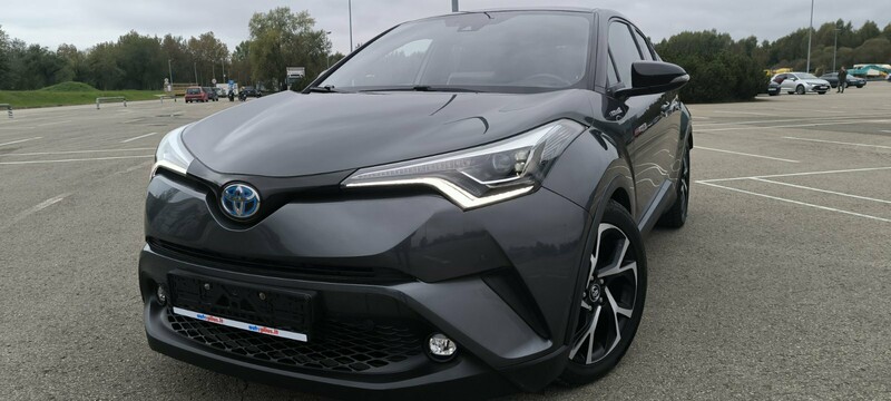 Фотография 3 - Toyota C-HR 2017 г Внедорожник / Кроссовер