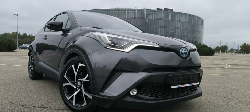 Фотография 7 - Toyota C-HR 2017 г Внедорожник / Кроссовер