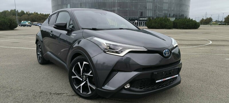 Фотография 9 - Toyota C-HR 2017 г Внедорожник / Кроссовер