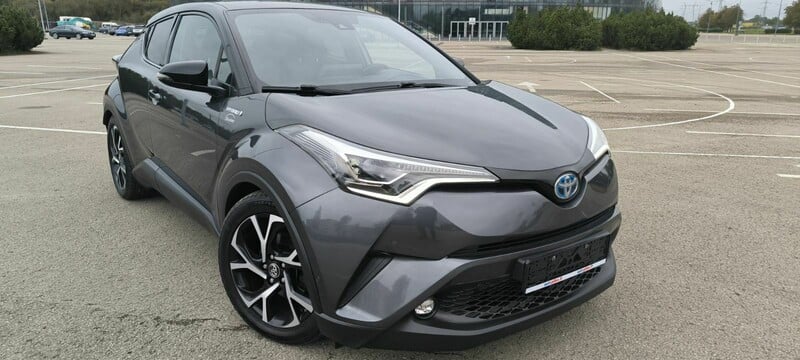 Фотография 12 - Toyota C-HR 2017 г Внедорожник / Кроссовер